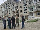 Пензенские спасатели помогают жителям Токмака преодолеть последствия обстрела домов мирных граждан