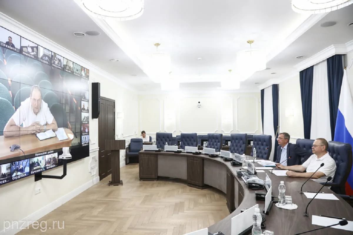 Губернатор Мельниченко поручил следить за ценами на топливо перед началом уборочной кампании