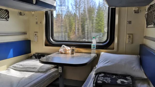Кому принадлежит столик в плацкарте: пассажирам дали четкий ответ - запомните семи и расскажите попутчикам