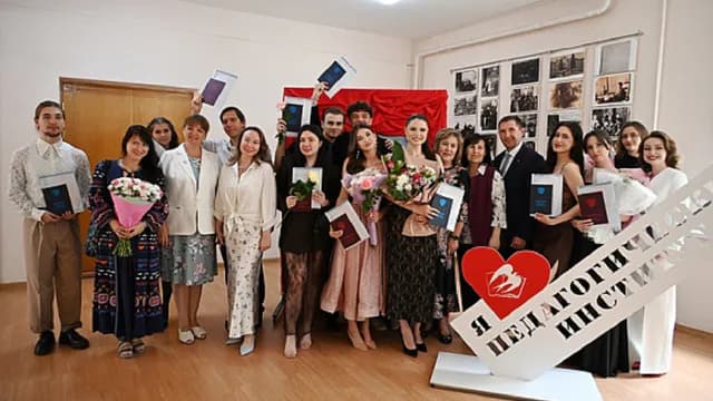 Выпускники Пединститута пригласили мэра Денисова на вручение дипломов, и он не отказался