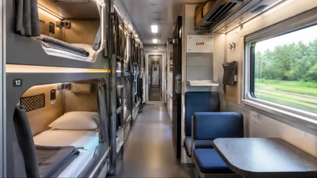 Лучше чем в отеле: РЖД запустили новые плацкартные вагоны с капсулами и душем