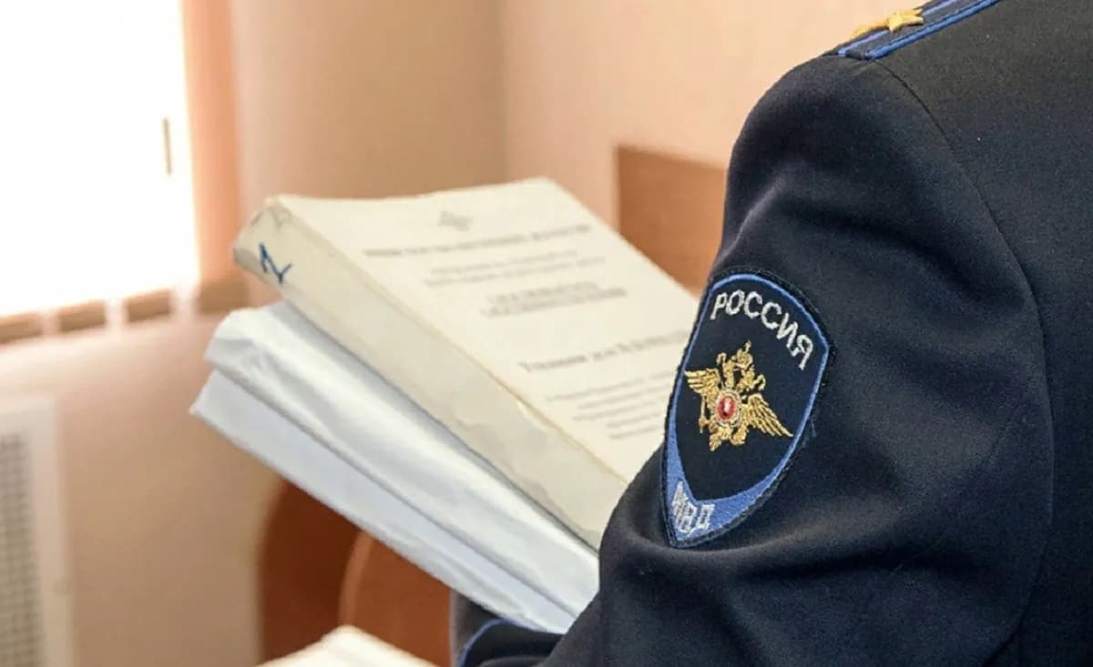 Мужчина из Кузнецка уговорил девушку вынести из дома матери драгоценности и сдал их в ломбард