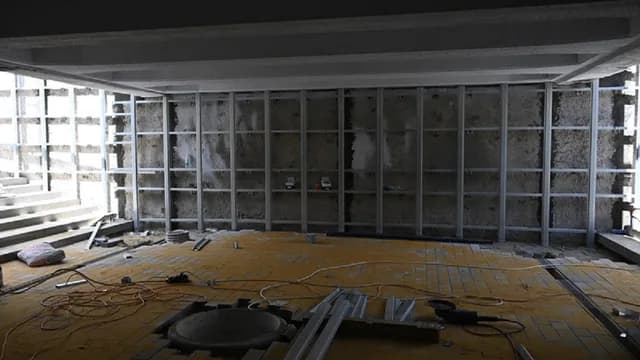 Рабочие вышли на финиш в ремонте пешеходного перехода у «Электроприбора»