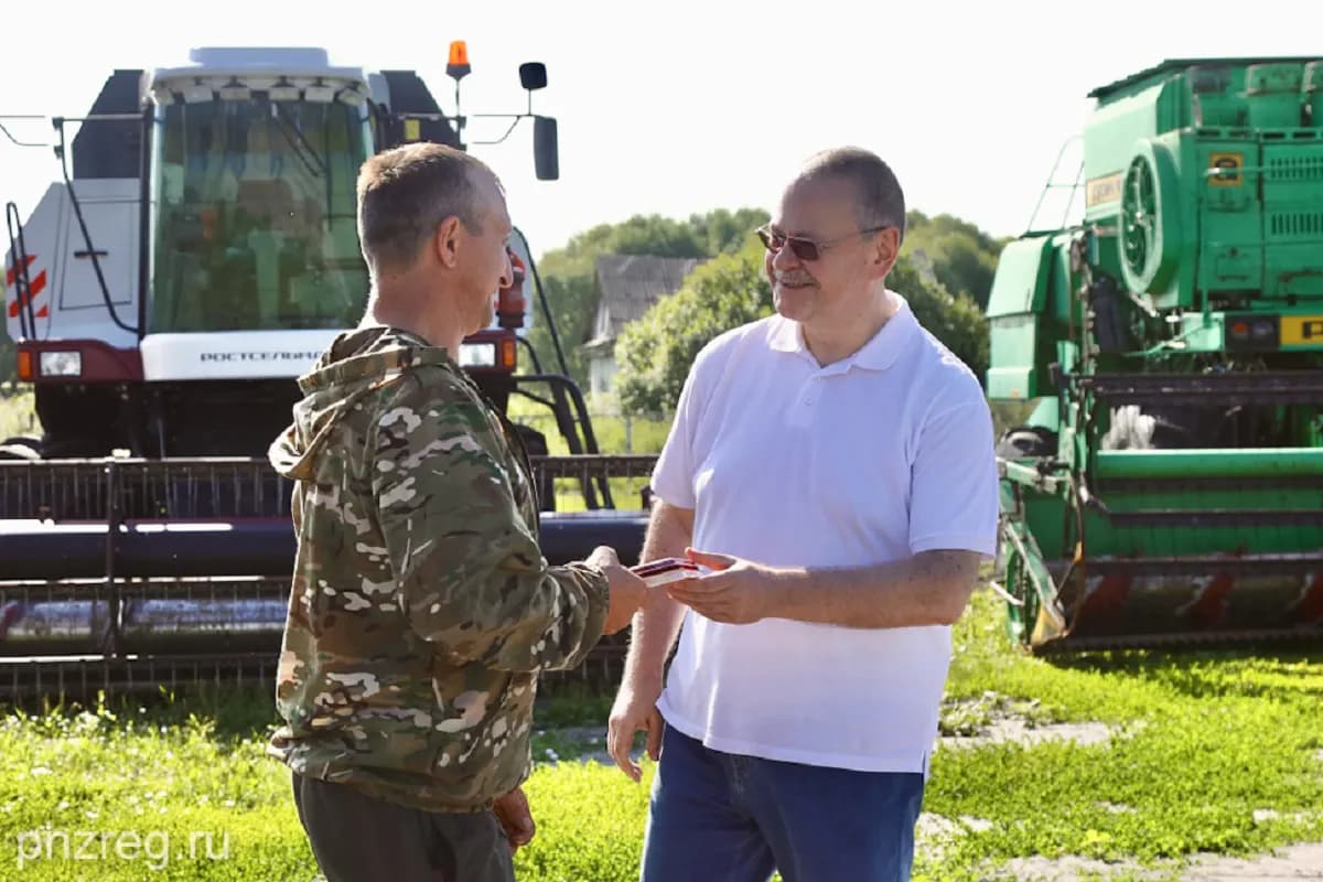 Губернатор Мельниченко осмотрел сквер в Вадино, а в Большой Луке посетил картофельное хозяйство