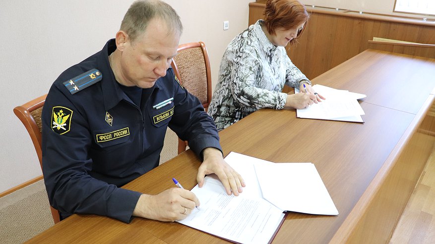 Главная картинка новости: В Пензе подписали соглашение о сотрудничестве для помощи участникам СВО и их семьям