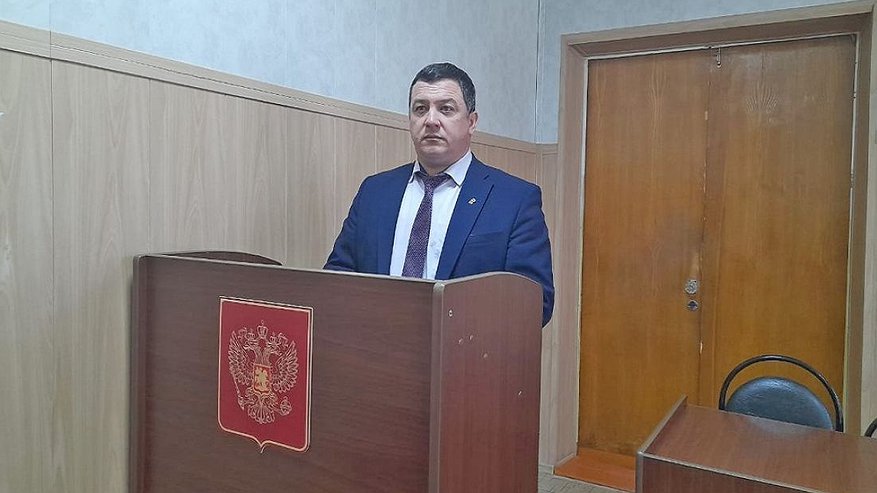Главная картинка новости: Главой Сосновоборского района единогласно избран Олег Вдовин