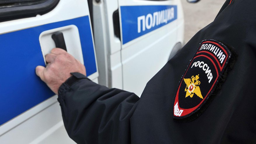 Главная картинка новости: 32-летний житель Кузнецка, находясь в гостях, украл телефон и продал его на улице