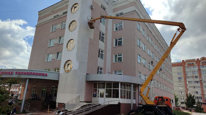 В Арбеково начали ремонт фасада пензенской детской поликлиники №6