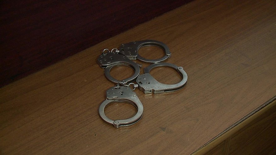 Главная картинка новости: В пензенской гостинице мужчина ударил своего собутыльника бутылкой по голове