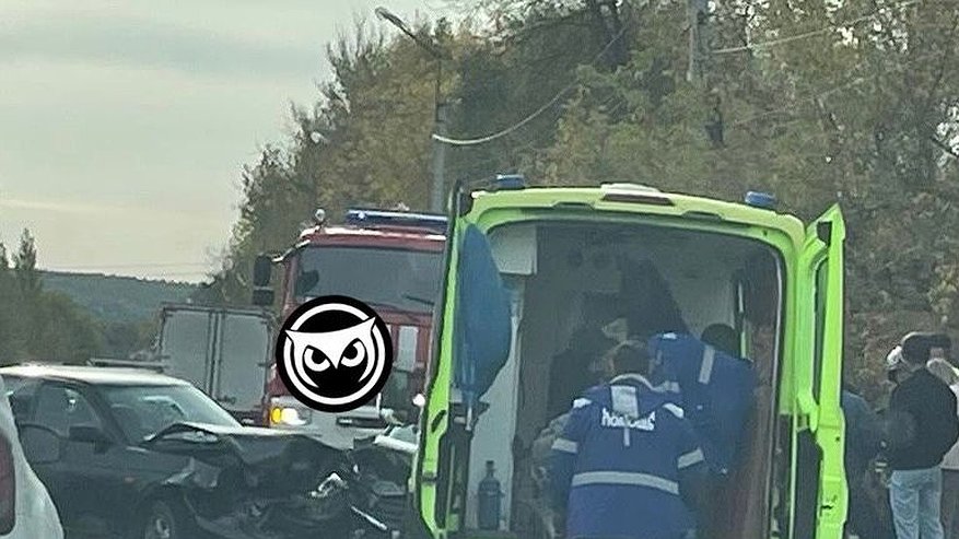 Главная картинка новости: 2 октября в Пензе на улице Измайлова произошло серьезное ДТП с пострадавшими