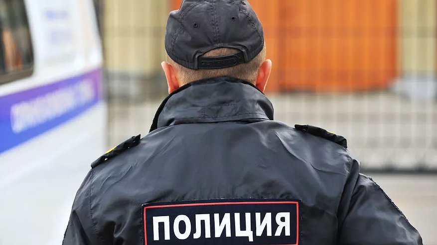 Главная картинка новости: 26-летний житель Пензы пытался похитить одежду из спортивного магазина, надев ее на себя