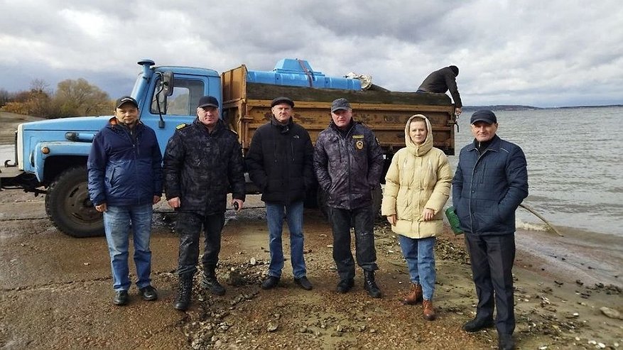 Главная картинка новости: В Сурское водохранилище выпустили 52 тысячи толстолобиков