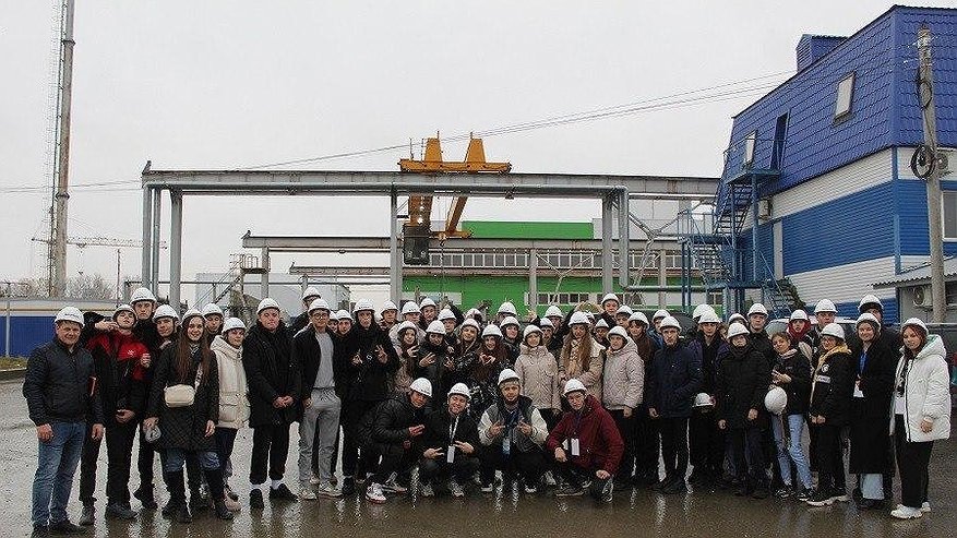Главная картинка новости: Школьники и студенты из Запорожья посетили одно из крупнейших предприятий Пензенской области