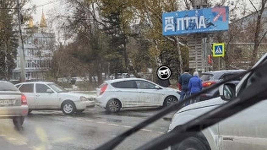 Главная картинка новости: В Пензе из-за массового ДТП на проспекте Победы образовалась пробка