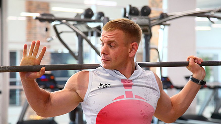 Главная картинка новости: Пензенец попал в Книку рекордов Гинеса, протащив автомобиль весом почти 5 тонн