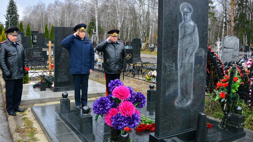 В Пензе открыли памятник бывшему начальнику УВД Александру Пронину