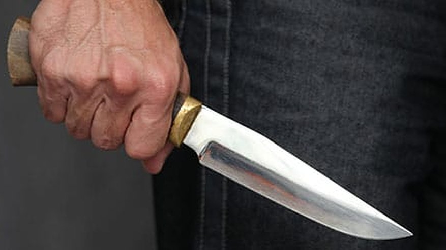 Главная картинка новости: 37-летний пензенец ударил ножом товарища и скрылся