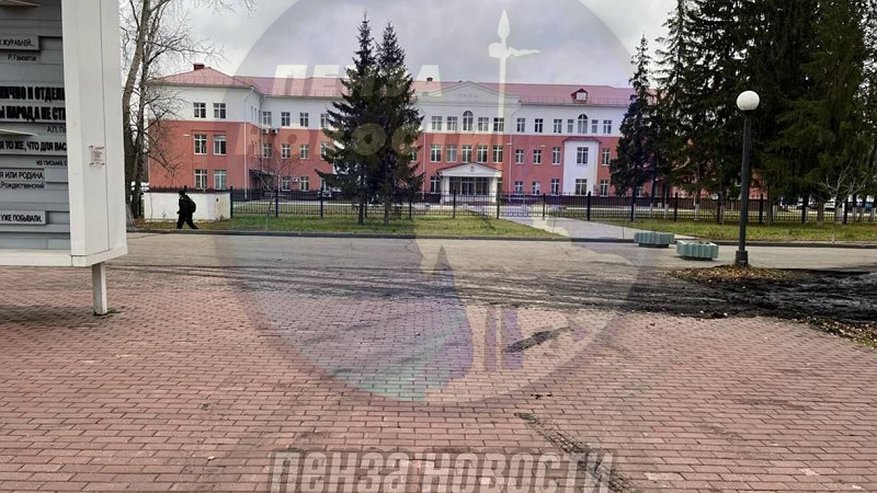 Главная картинка новости: Жителей Пензы возмутило состояние дороги у стелы «Журавли»