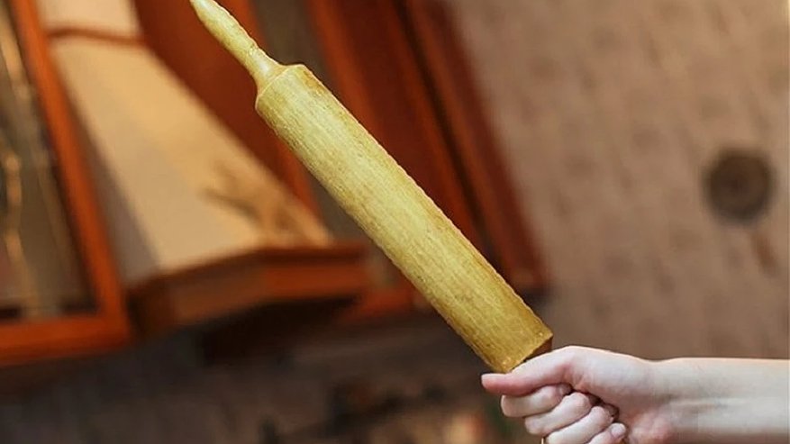 Главная картинка новости: В Пензенской области женщина избила бывшего мужа скалкой и сломала ему руку