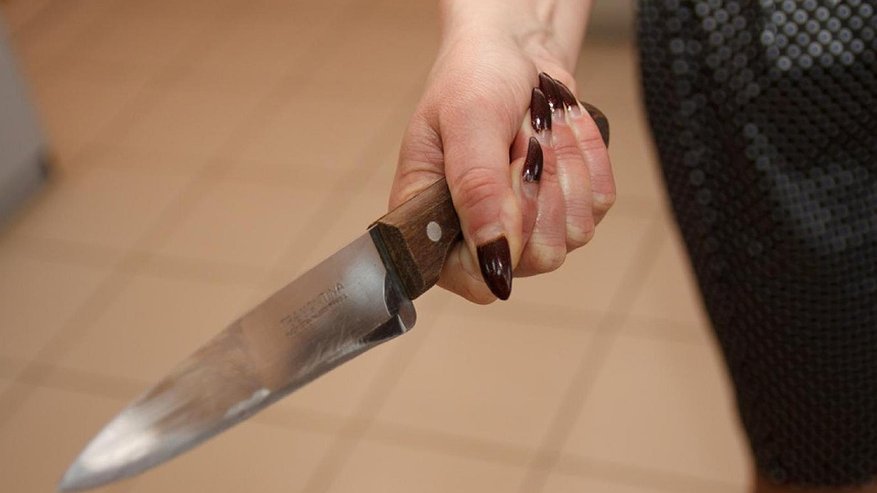 Главная картинка новости: Ранее судимая 46-летняя пензячка угрожала соседке ножом и хотела убить ее