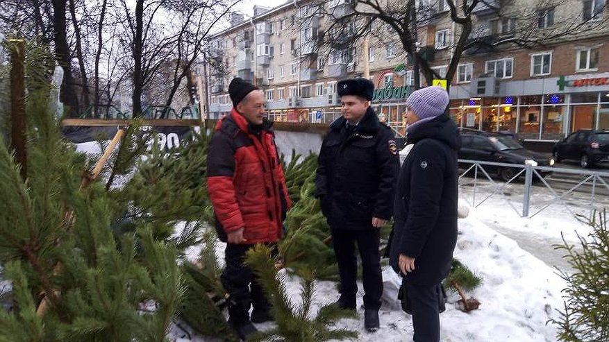 В Железнодорожном районе была проверена работа елочных базаров