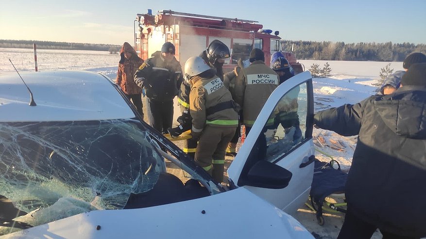 Пензенский водитель оказался зажат в авто из-за аварии