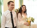 В Пензе вступающим в брак молодоженам был передан огонь Семейного очага