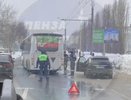 В Пензе автобус сбил выходившего из авто таксиста