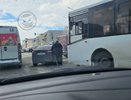 Столкновение автобуса и легковушки на перекрестке в центре Пензы вызвало пробку