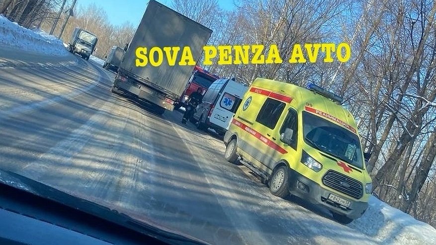 В Пензе произошло серьезное ДТП: на месте работают врачи и спасатели