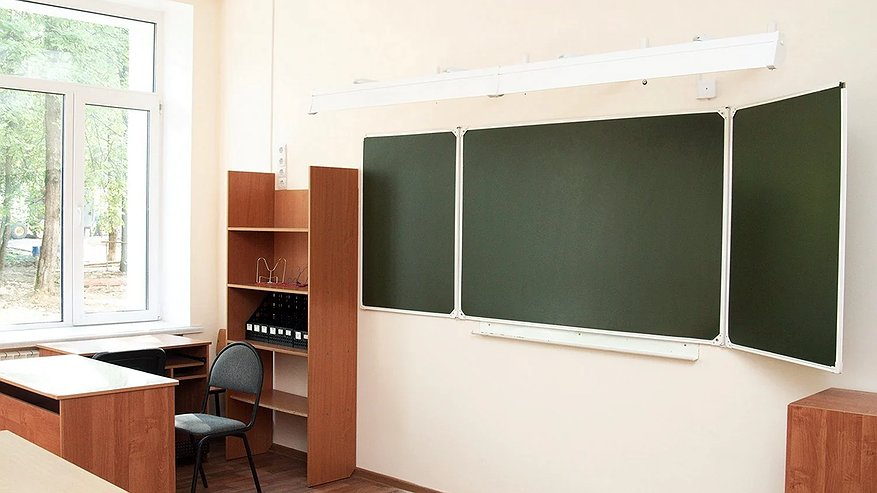 Главная картинка новости: Жители Радищево четвертый год ждут ремонт местной школы