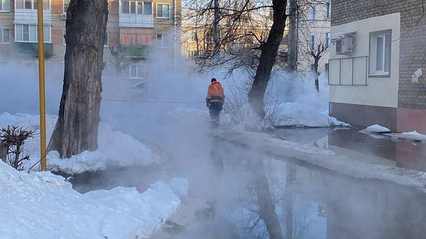 Главная картинка новости: В Пензе на улице Калинина из-за аварии несколько домов остались без тепла