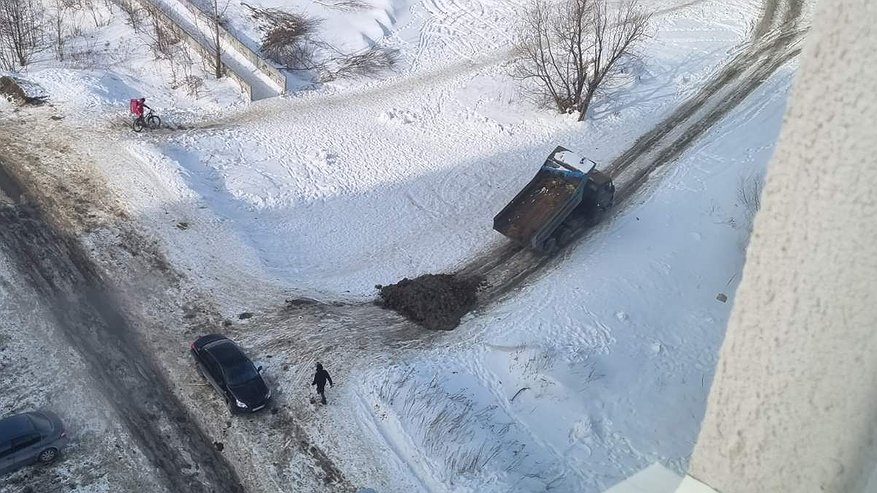 В Пензе в районе ГПЗ на пляже на детскую горку вывалили нечистоты