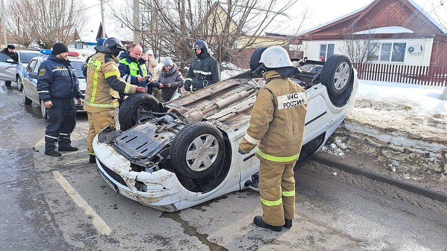 В результате ДТП в Пензенской области автомобиль перевернулся на крышу
