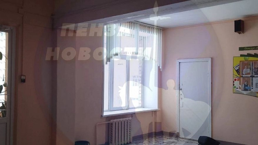Главная картинка новости: Протечка потолка в школе №28 в Пензе вызвала бурную реакцию в соцсетях