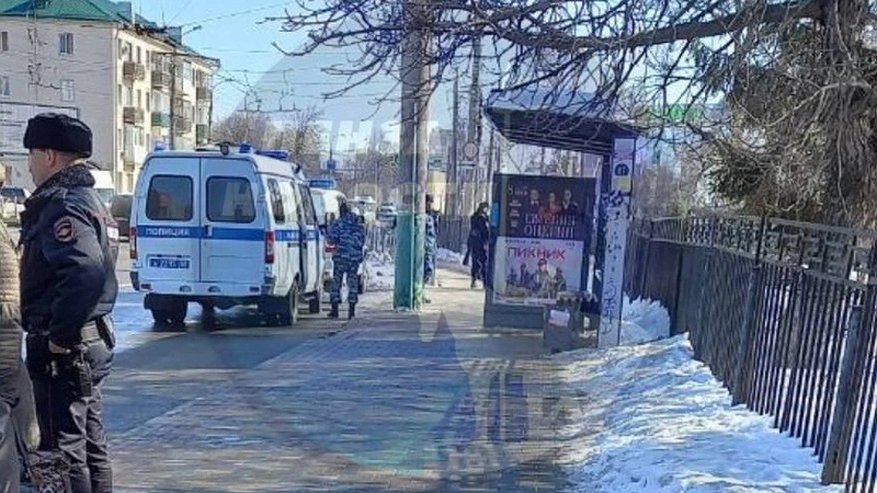 В Пензе на остановке на Суворова обнаружен подозрительный пакет