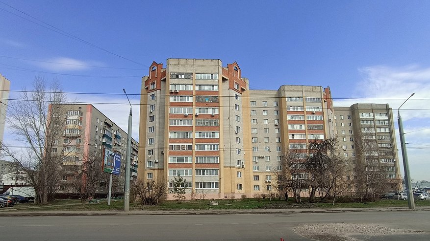 Главная картинка новости: Жители ул. Ленина в Пензе изнывают от жары и выпускают тепло на улицу