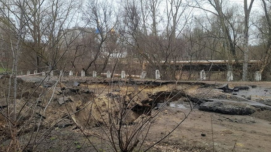 Главная картинка новости: Глава Кузнецка прокомментировал ситуацию обрушения асфальта на улице Белинского