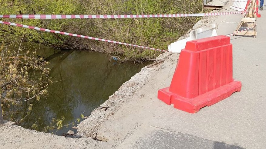 В Пензе рухнуло ограждение моста на Токарной