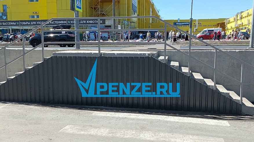 Главная картинка новости: Тротуары заменили, а про пандусы забыли: дорога к «Ритэйлу» в Пензе недоступна для колясочников