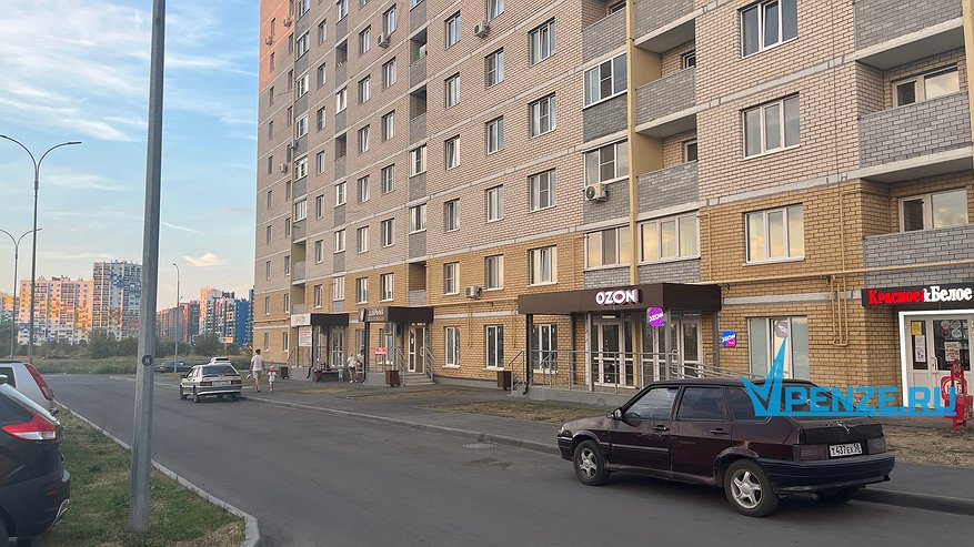 Главная картинка новости: Жители Пензенского района жалуются на открытие в доме второй алкоточки по соседству с «развивашкой»