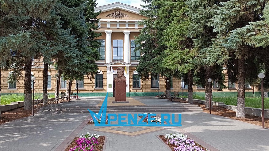 Главная картинка новости: Легендарное здание заводоуправления ЗИФа в Пензе отреставрировали, а музей в нем так и не организовали
