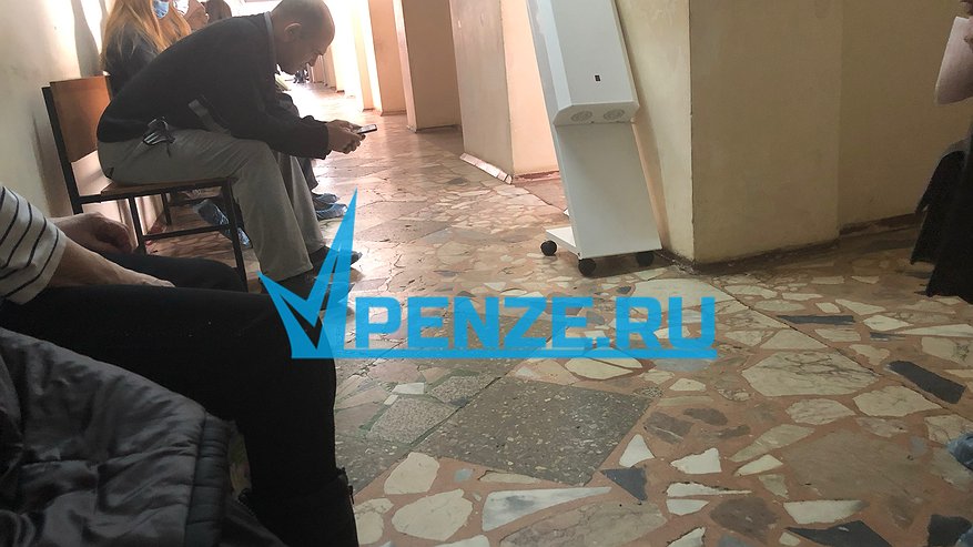 Главная картинка новости: «Моего ребенка лечат в Каменке, а я трижды привилась от ковида»: пензенцы делятся историями о фейковых посещениях врачей
