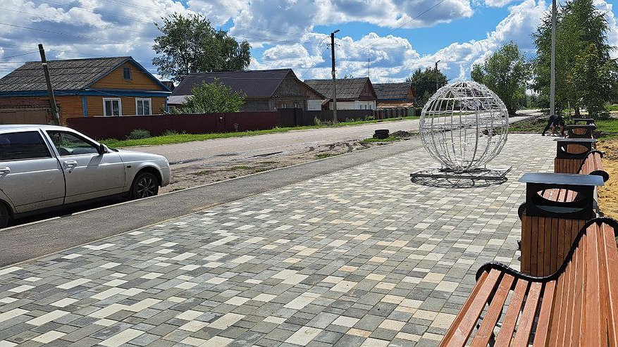Главная картинка новости: В Сердобске завершаются работы по благоустройству сквера «Дружбы»