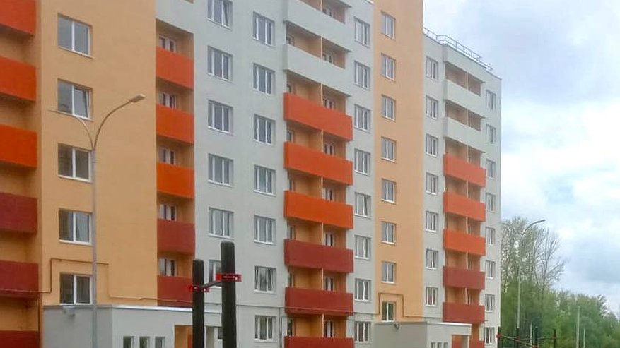 Главная картинка новости: В микрорайоне Заря готов шестой дом для переселенцев