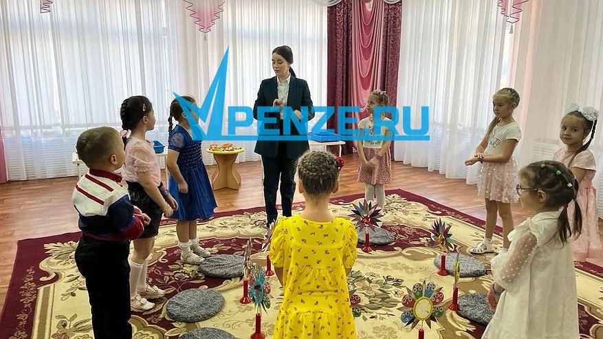 Главная картинка новости: Олег Мельниченко поздравил пензенских работников дошкольного образования с профессиональным праздником
