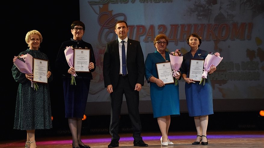 Главная картинка новости: В Пензе торжественно поздравили педагогов и работников детсадов с профессиональным праздником
