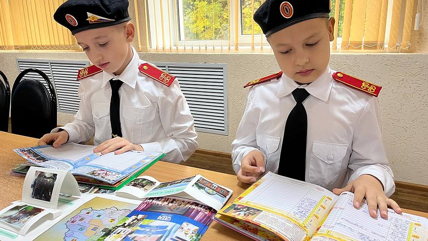 Главная картинка новости: В Пензе презентовали обновленный школьный дневник