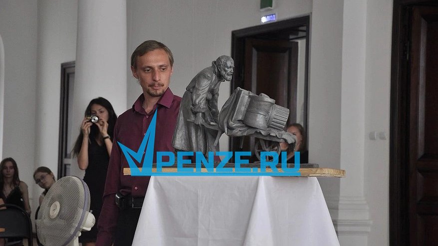 Главная картинка новости: Шесть Орловских рысаков пензенского скульптора украшают Эрмитаж