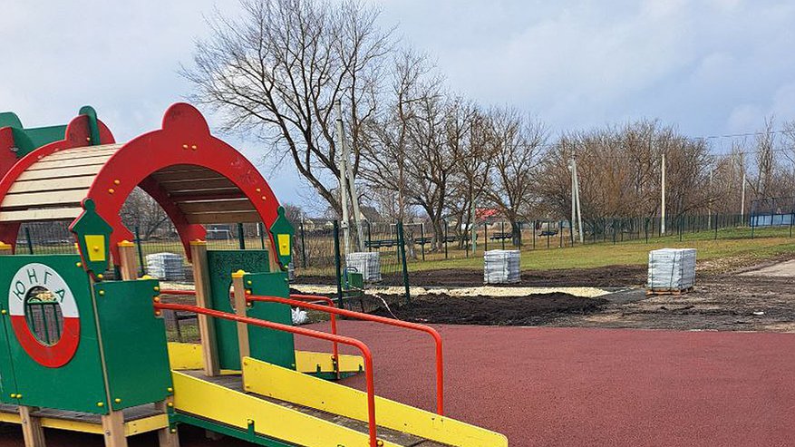 Главная картинка новости: В земетчинском парке появилась новая игровая зона